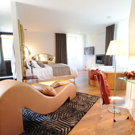게스트하우스 Chambres D'hotes Suites De La Tour Montailleur