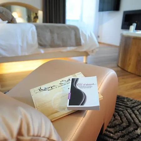 Suites De La Tour 3*